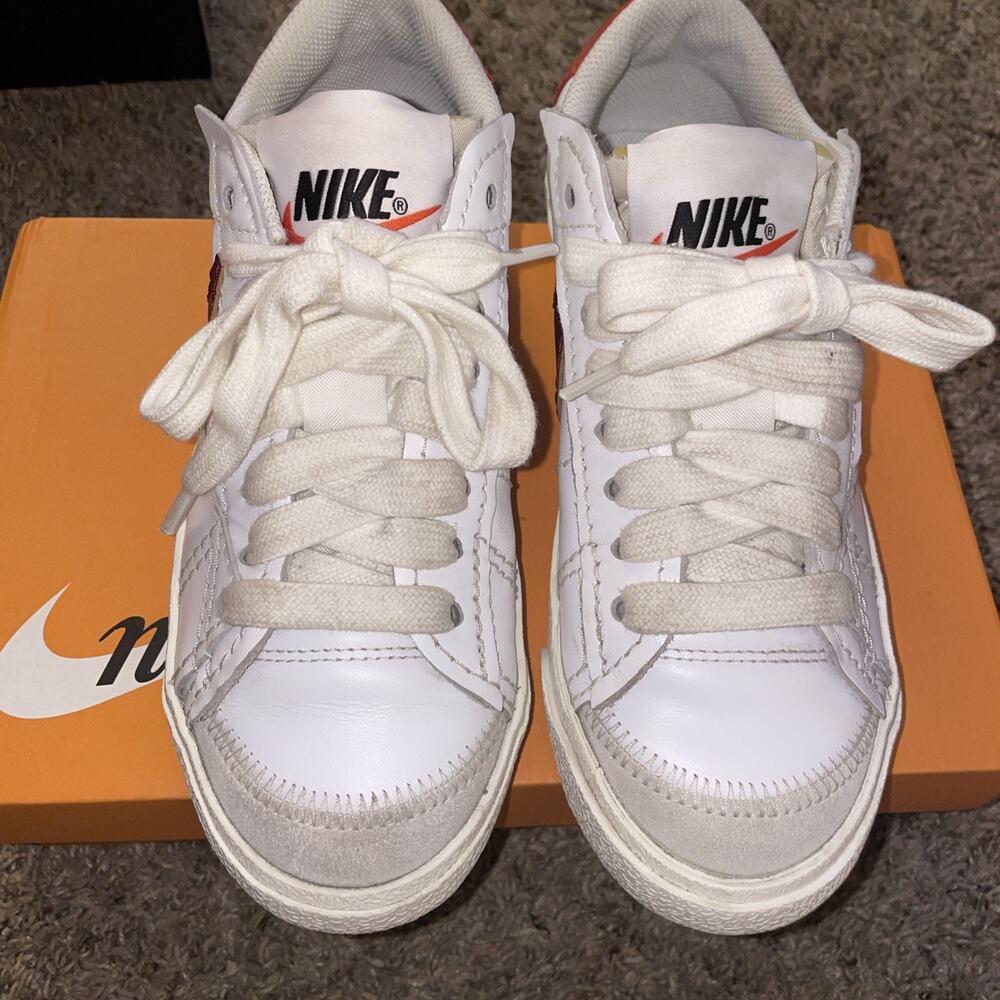 Nike Blazer Low ‘77 GS White/Team Red Size 6.5 Youth DA4074-102